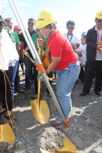 DSWD Sec. Dinky Soliman spearheaded the groundbreaking ceremony for relocation sites in Sablayan, Occidental Mindoro