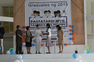 Pantawid Pamilya high school graduates of 2015 grace the stage of the Provincial Capitol Coliseum to receive a certificate of recognition from DSWD.