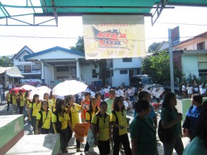 Participants line up as they enter the venue after the parade in the town proper for the Kaya Ko Ang Pagbabago launch.