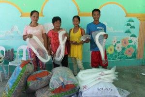 IP beneficiaries strike a pose after receiving their starter kits. There are 28 recipients from Brgy. Agtiwa.